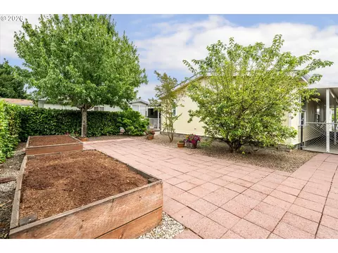 2242 Maia Loop, Springfield, OR 97477 photo 28