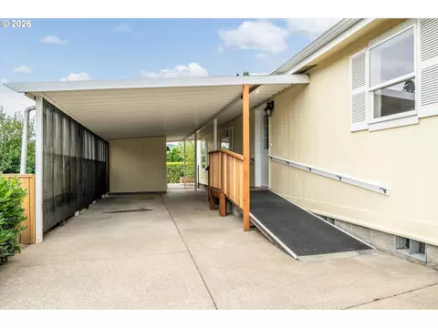 2242 Maia Loop, Springfield, OR 97477 photo 3