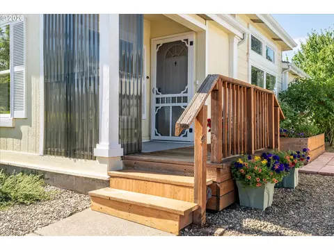2242 Maia Loop, Springfield, OR 97477 photo 6