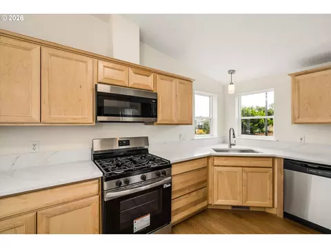 2242 Maia Loop, Springfield, OR 97477 photo 13