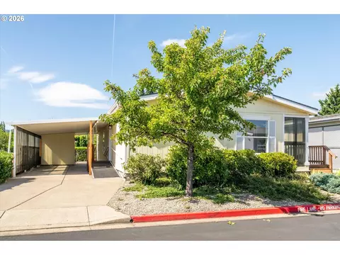 2242 Maia Loop, Springfield, OR 97477 photo 2