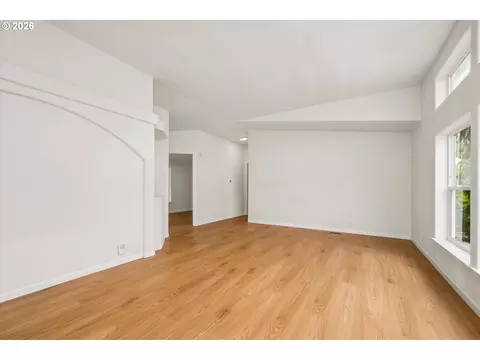2242 Maia Loop, Springfield, OR 97477 photo 10