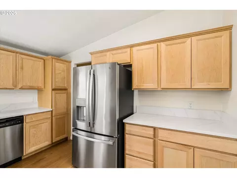 2242 Maia Loop, Springfield, OR 97477 photo 14