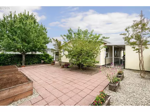 2242 Maia Loop, Springfield, OR 97477 photo 31
