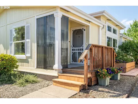 2242 Maia Loop, Springfield, OR 97477 photo 4