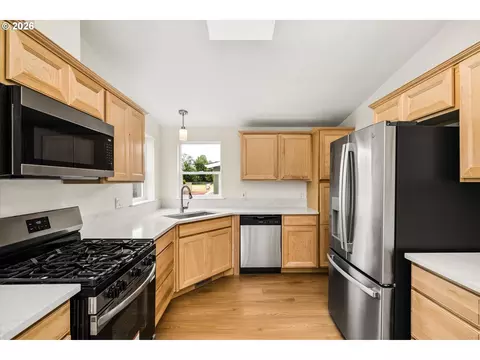 2242 Maia Loop, Springfield, OR 97477 photo 12