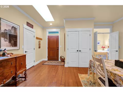 Entry Way - 1630 38th Loop, Florence, OR 97439 photo 1 of 2