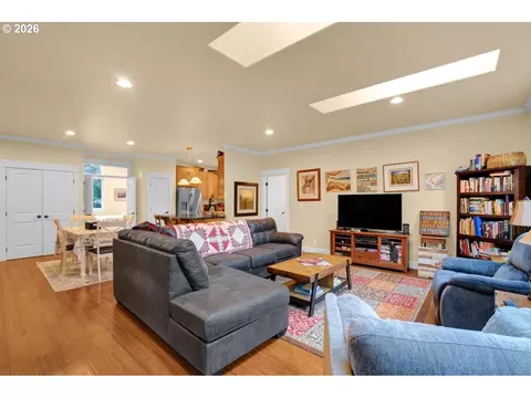 Living - 1630 38th Loop, Florence, OR 97439 photo 2 of 5