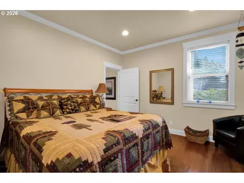 Bedroom - 1630 38th Loop, Florence, OR 97439 photo 4 of 4