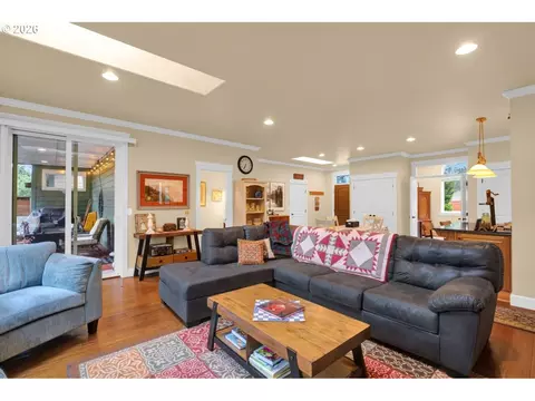 Living - 1630 38th Loop, Florence, OR 97439 photo 4 of 5