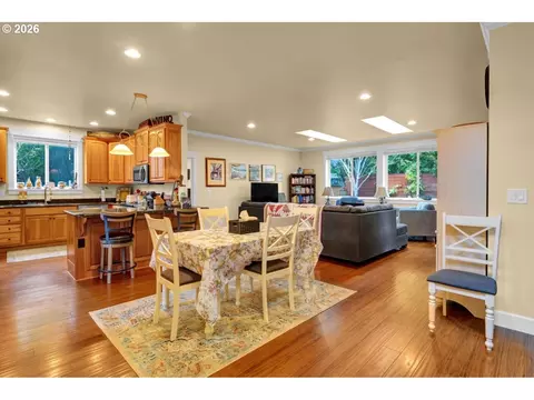 Dining - 1630 38th Loop, Florence, OR 97439 photo 1 of 2