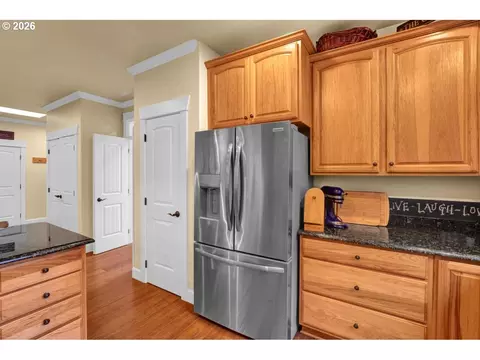 Kitchen - 1630 38th Loop, Florence, OR 97439 photo 6 of 6