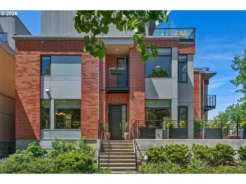 1710 NW Riverscape St, Portland, OR 97209