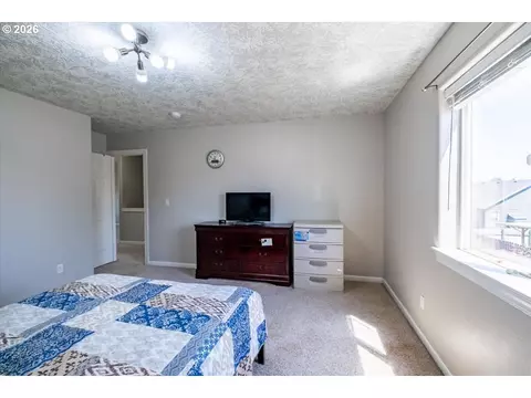 Bedroom - 4199 Geranium Loop, Salem, OR 97305 photo 6 of 9