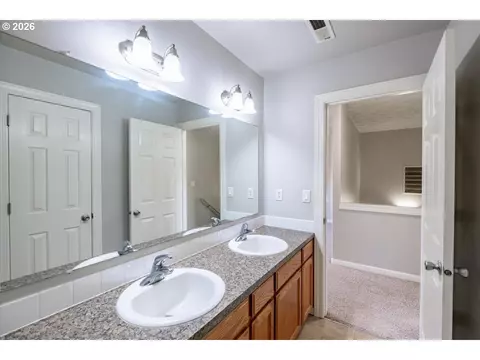 Bath - 4199 Geranium Loop, Salem, OR 97305 photo 8 of 8