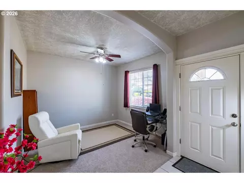 Entry Way - 4199 Geranium Loop, Salem, OR 97305 photo 2 of 6