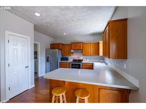 Kitchen - 4199 Geranium Loop, Salem, OR 97305 photo 1 of 4