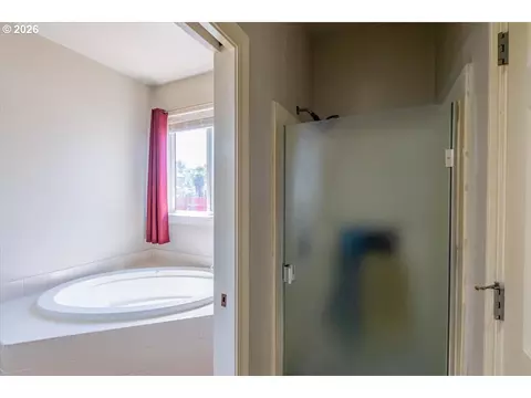 Bath - 4199 Geranium Loop, Salem, OR 97305 photo 5 of 8