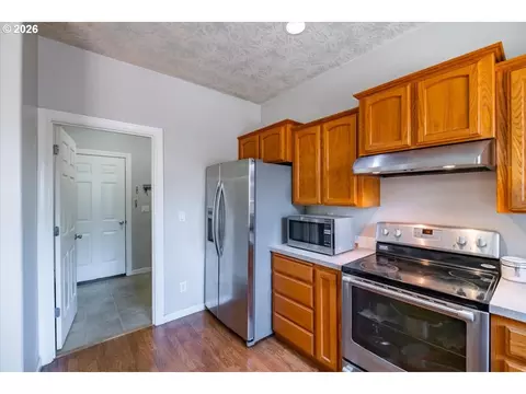 Kitchen - 4199 Geranium Loop, Salem, OR 97305 photo 3 of 4
