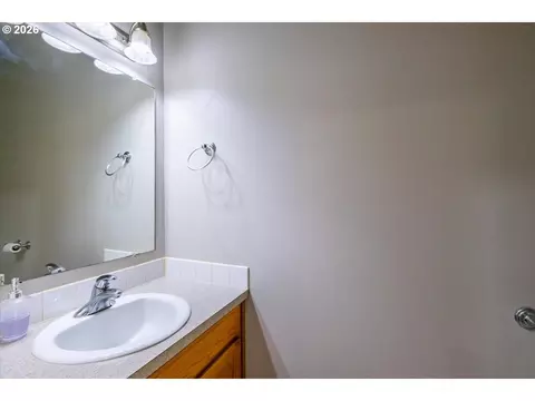 Bath - 4199 Geranium Loop, Salem, OR 97305 photo 1 of 8