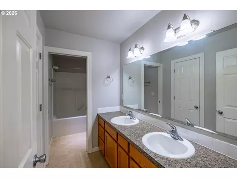 Bath - 4199 Geranium Loop, Salem, OR 97305 photo 6 of 8