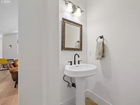 Bath - 25858 E Bright Ave, Welches, OR 97067 photo 4 of 5