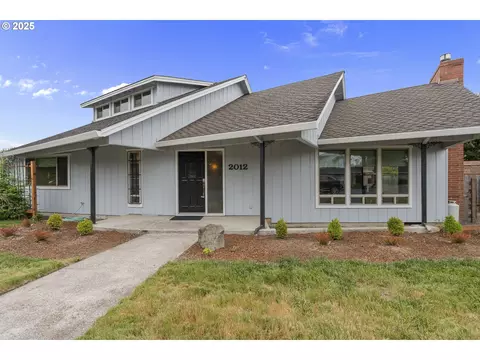 2012 E Haworth Ave, Newberg, OR 97132