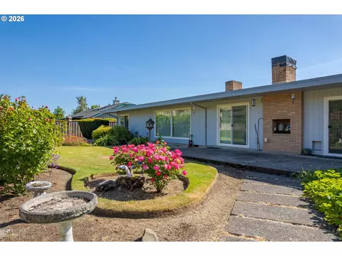 Exterior - 2872 Sarah Ln, Eugene, OR 97408 photo 5 of 8