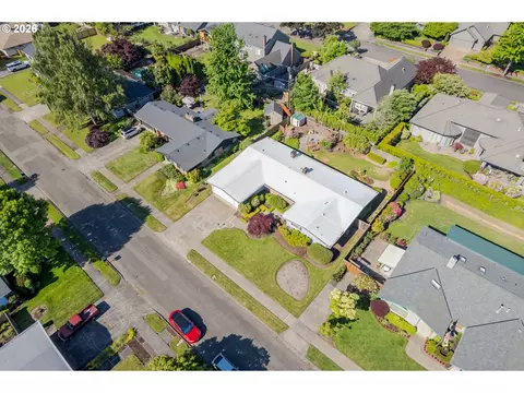 View/Area - 2872 Sarah Ln, Eugene, OR 97408 photo 5 of 8