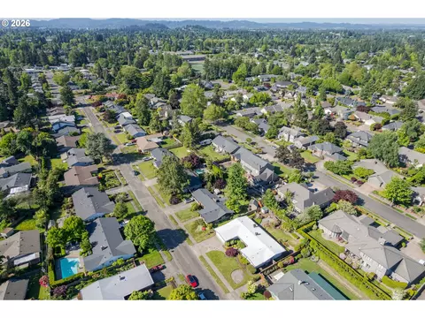 View/Area - 2872 Sarah Ln, Eugene, OR 97408 photo 6 of 8