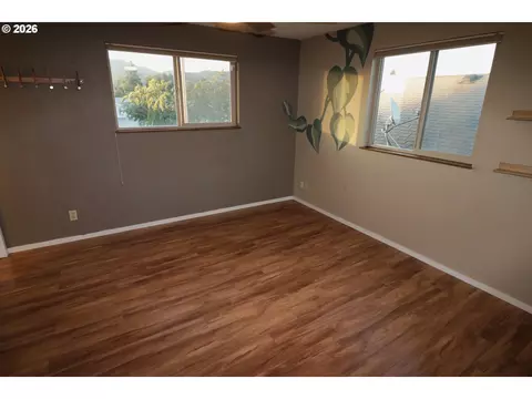 Bedroom - 1419 T St, Springfield, OR 97477 photo 1 of 6