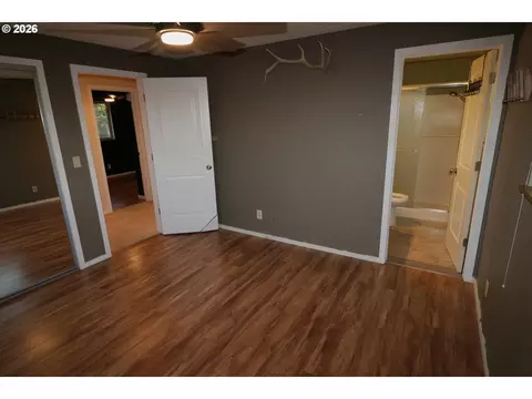 Bedroom - 1419 T St, Springfield, OR 97477 photo 2 of 6
