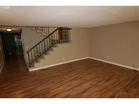 Living - 1419 T St, Springfield, OR 97477 photo 4 of 4