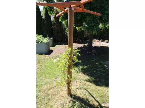 Exterior - 1419 T St, Springfield, OR 97477 photo 5 of 9