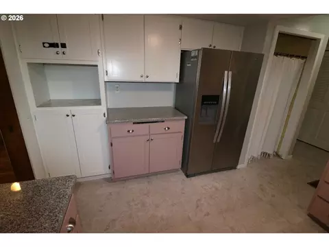 Kitchen - 1419 T St, Springfield, OR 97477 photo 3 of 3