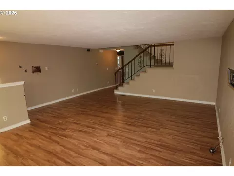 Living - 1419 T St, Springfield, OR 97477 photo 3 of 4