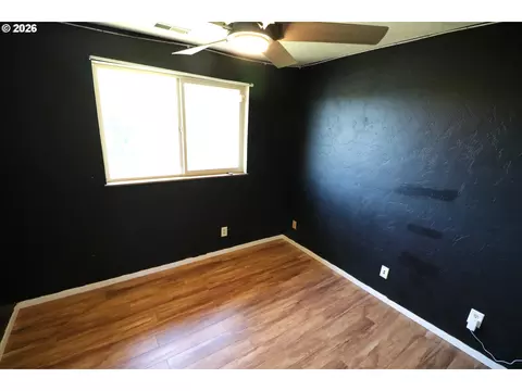 Bedroom - 1419 T St, Springfield, OR 97477 photo 5 of 6