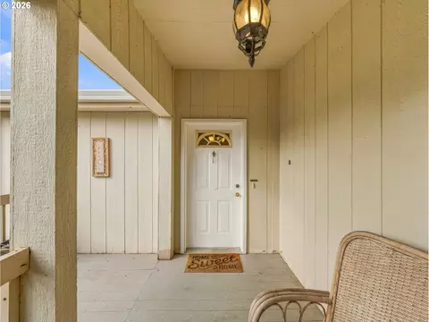 Entry Way - 1193 N Juniper St, Canby, OR 97013 photo 1 of 2