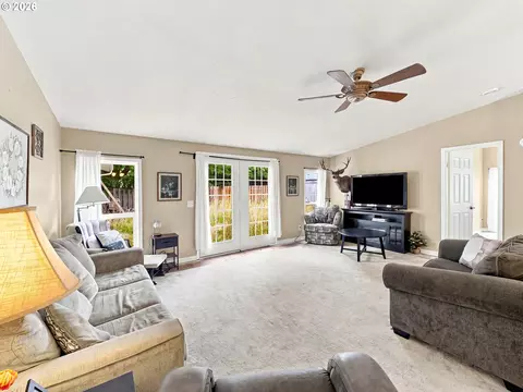 Living - 1193 N Juniper St, Canby, OR 97013 photo 3 of 4