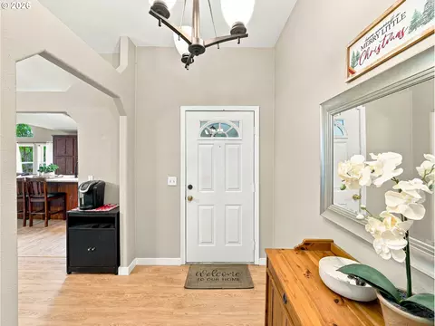 Entry Way - 1193 N Juniper St, Canby, OR 97013 photo 2 of 2