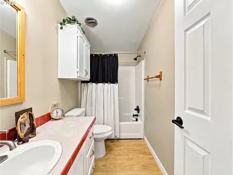 Bath - 1193 N Juniper St, Canby, OR 97013 photo 1 of 5