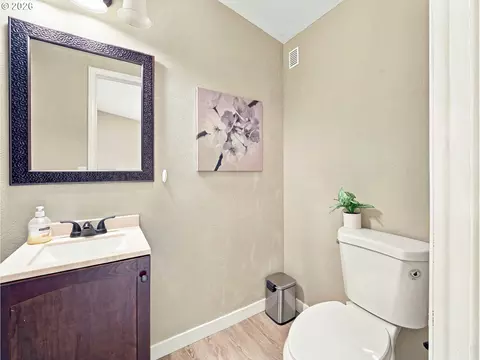 Bath - 1193 N Juniper St, Canby, OR 97013 photo 3 of 5