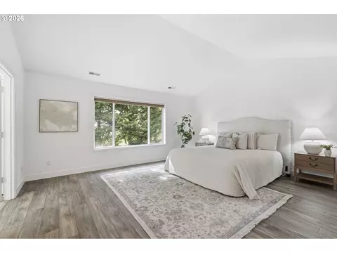 Bedroom - 1960 Alpine Dr, West Linn, OR 97068 photo 1 of 4