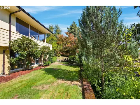 Exterior - 60 W 22nd Ave, Eugene, OR 97405 photo 4 of 10