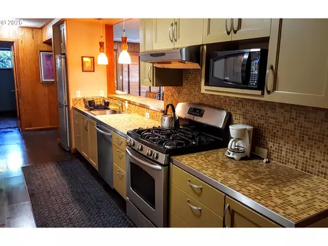 Kitchen - 60 W 22nd Ave, Eugene, OR 97405 photo 4 of 4