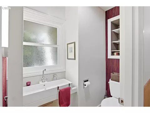 Bath - 60 W 22nd Ave, Eugene, OR 97405 photo 2 of 5