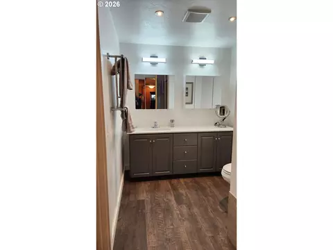 Bath - 60 W 22nd Ave, Eugene, OR 97405 photo 4 of 5
