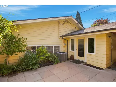 Exterior - 60 W 22nd Ave, Eugene, OR 97405 photo 8 of 10