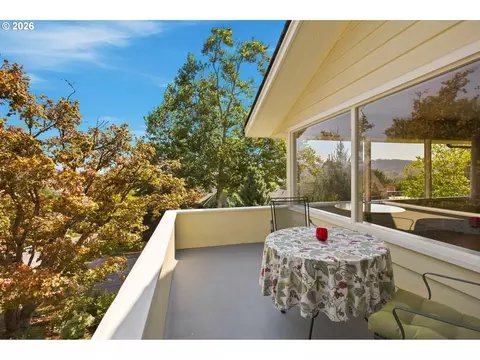 Exterior - 60 W 22nd Ave, Eugene, OR 97405 photo 3 of 10