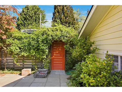 Exterior - 60 W 22nd Ave, Eugene, OR 97405 photo 9 of 10